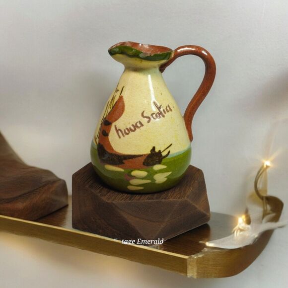 Torquay Devon Motto Creamer Mini Pitcher & Wooden Stand Set Red Pottery England - Picture 5 of 16